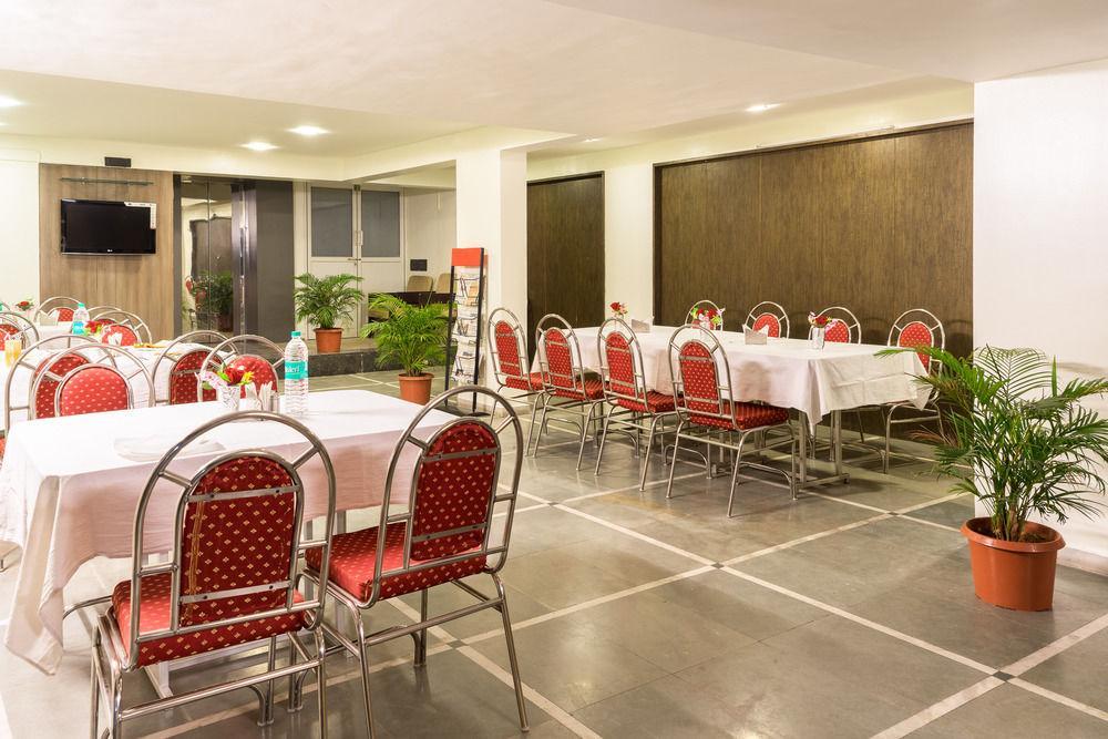 Hotel Treebo Trend Royal Kourt Aurangabad Zewnętrze zdjęcie